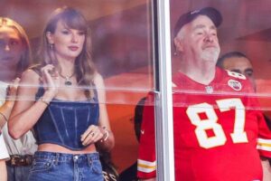 After Travis Kelce Finally Scored a TOUCHDOWN! - Watch Taylor Swift celebrating Travis Kelce's first touchdown of the 2024 season❤️, The Chiefs Star also point to Taylor after Scoring and says "This is for you..."
