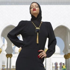 Rihanna in Abu Dhabi, She was asked to leave the mosque building because her photoshoot was considered inappropriate... see the photos