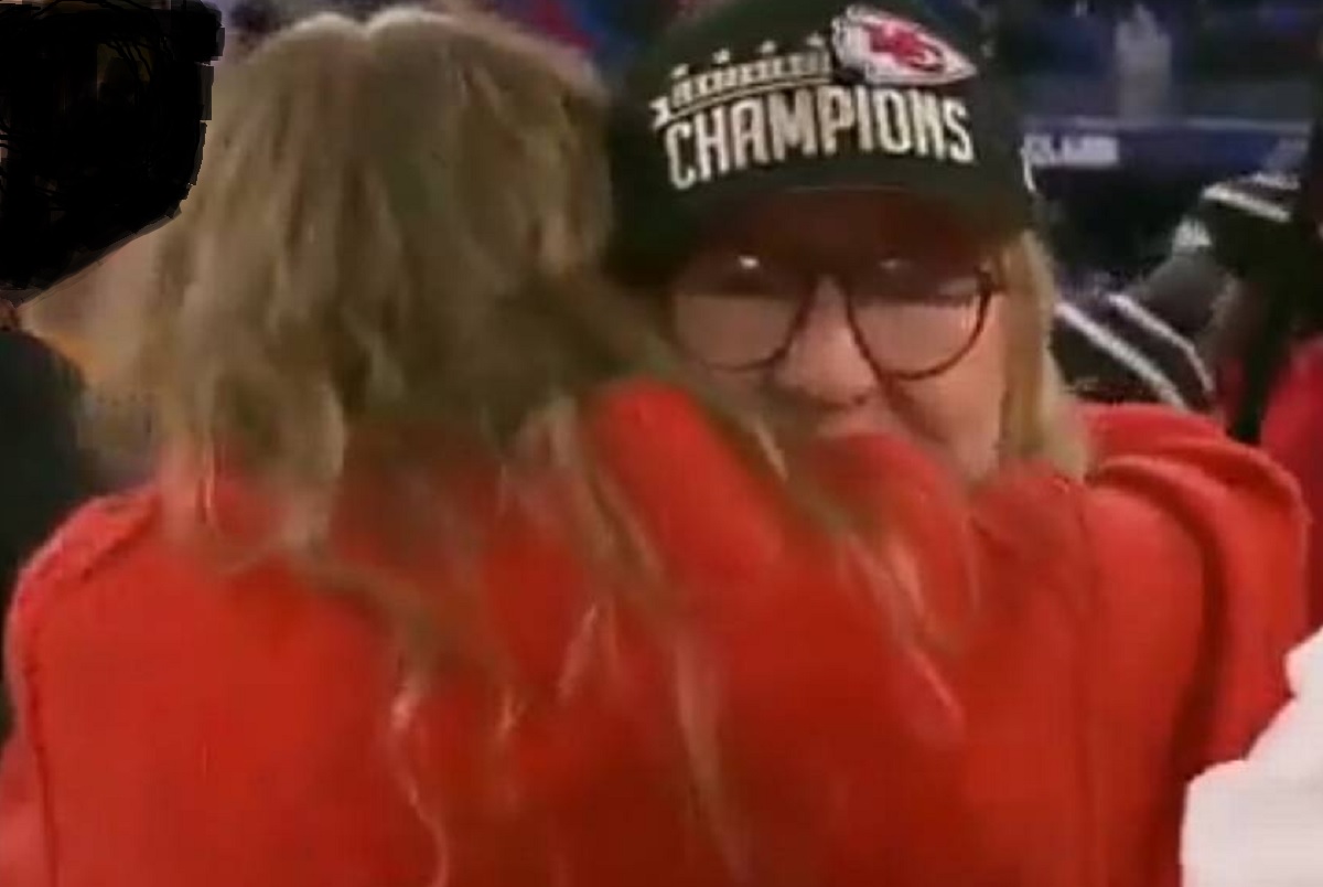 "Donna Kelce Gifts Taylor Swift an Expensive Diamond necklace she Cherished, Heirloom Passed Down from Her Mother – Witness Taylor Swift's Delightful Reaction"