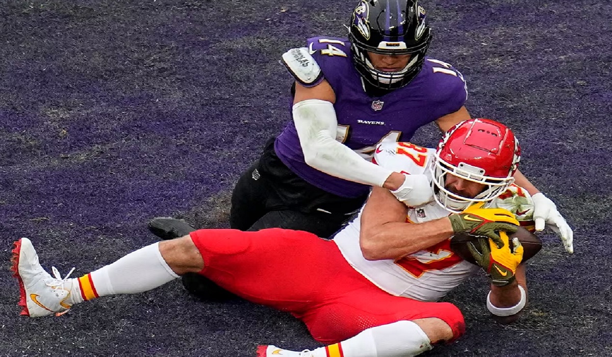 WATCH: Travis Kelce Incredible touchdown catch in the end zone  safety Kyle Hamilton