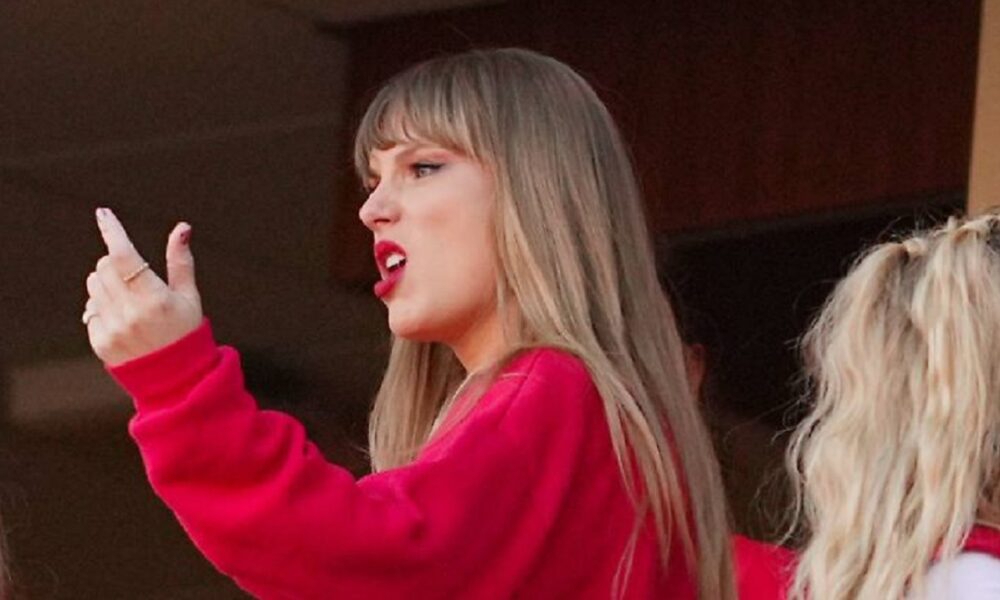 Taylor swift hits back at critics : I’m in Love and I don’t care what you think , Love doesn’t care about your opinion . Stop the criticism I am no match to your Craz.iness as Travis and Jason Kelce defends her