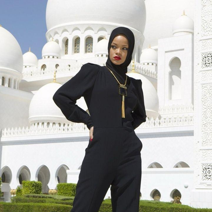 Rihanna in Abu Dhabi, She was asked to leave the mosque building because her photoshoot was considered inappropriate... see the photos